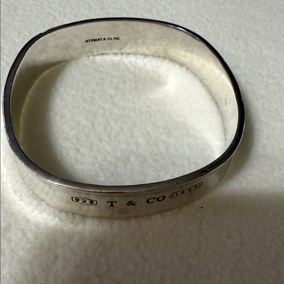 TIFFANY & Co silver square Tiffany Bangle Bracelet very pretty and different - Picture 9 of 9